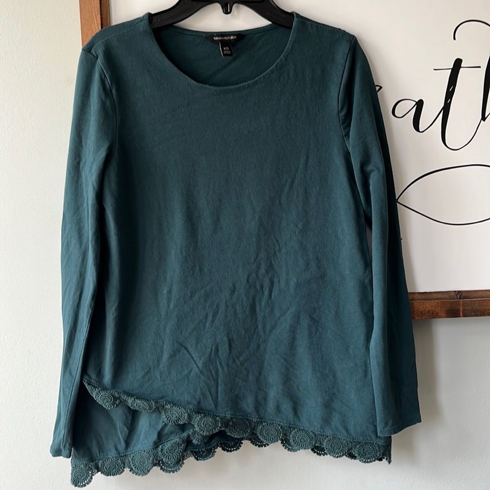 Banana Republic Dark Green Scallop Trim shirt